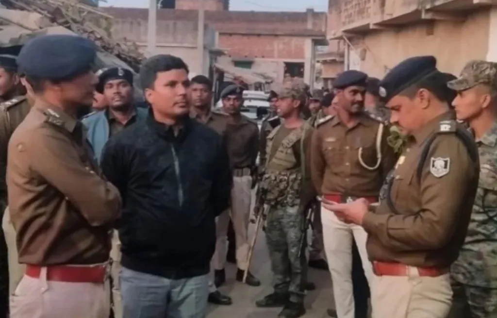 Bihar News: जमुई में दो समुदायों के बीच झड़प के बाद तनाव, प्रशासन ने इंटरनेट सेवा की बंद