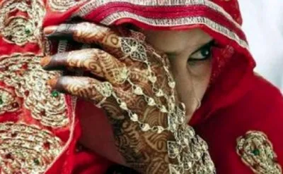 Maharajganj News: हनीमून पर हाई-वोल्टेज ड्रामा, नवविवाहिता ने डॉक्टर पति समेत 7 पर दर्ज कराया केस