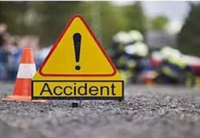 Jaunpur News: हाईवे पर सफाई कर रही महिलाओं को इनोवा ने रौंदा, दो की मौत, एक गंभीर