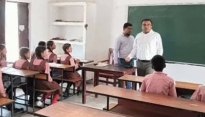 Jaunpur News: बीएसए के औचक निरीक्षण में शिक्षा व्यवस्था की पोल खुली, तीन प्रधानाध्यापक निलंबित, कई शिक्षकों का वेतन रोका