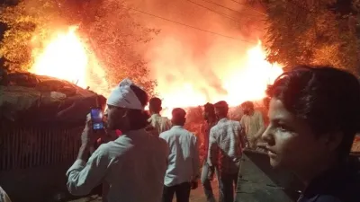 Prayagraj News: प्रयागराज के करेली में भीषण आग, रसूलपुर कब्रिस्तान के पास झुग्गियां जलकर राख, सात लोग झुलसे