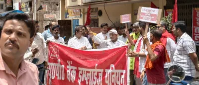 श्रमिक संगठनों की हड़ताल में कूदा भारतीय जीवन बीमा निगम, बलिया कार्यालय में रही तालाबंदी