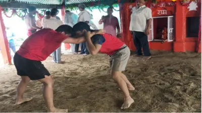 नागपंचमी पर अखाड़े में बेटियों का दमखम: वाराणसी में महिला पहलवानों ने दिखाया हुनर, कशिश यादव बोलीं- लड़कियां किसी से कम नहीं