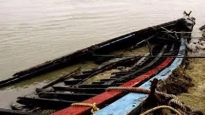 भदोही में बड़ा हादसा टला: गंगा नदी में पलटी महिला मजदूरों से भरी नाव, मल्लाहों ने समय रहते बचाई सभी की जान