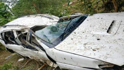 सुलतानपुर में बड़ा हादसा: पूर्वांचल एक्सप्रेसवे से गिरी कार, चालक की मौत, पांच लोग घायल