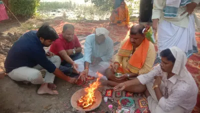 Ballia News : बलिया में श्रद्धा और उत्साह से मनाया गया चित्रगुप्त पूजन उत्सव
