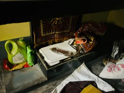 Ballia News: बांसडीह में पुलिसिंग फेल, चोरों ने कारोबारी गुड्डू सिंह के घर से लाखों का माल पार किया