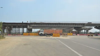नवदिया झादा पुल निर्माण से बढ़ी राहगीरों की परेशानी: आधा किलोमीटर का लंबा चक्कर, धूल-मिट्टी बनी नई मुसीबत