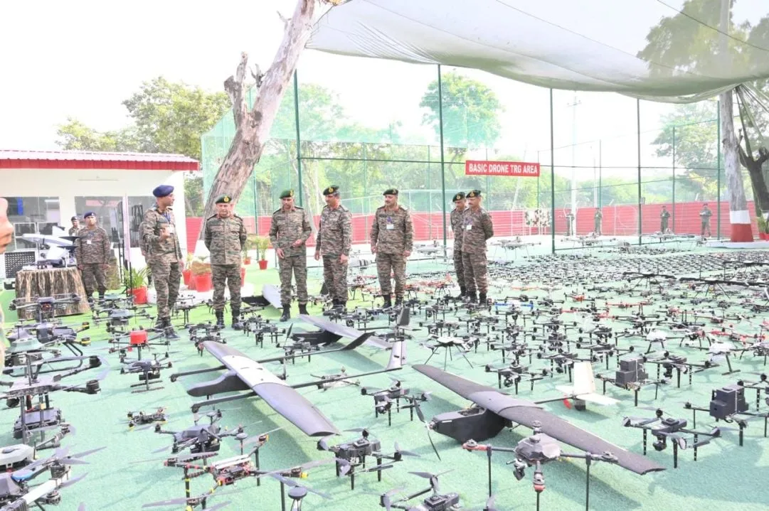 G44H2AzWYAAO7_r-1081x719