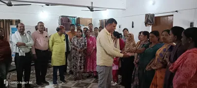 Ballia News : नौकरी के 10 साल पूरे होने पर बेलहरी के शिक्षकों ने खास अंदाज़ में मनाई खुशियां