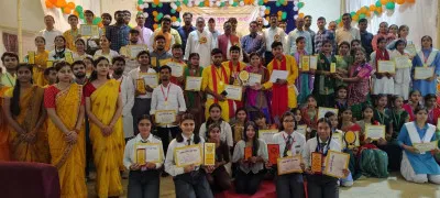 Ballia News : एकदिवसीय युवा उत्सव में चमकी प्रतिभा, युवाओं ने दिखाई अपनी रचनात्मक ताकत