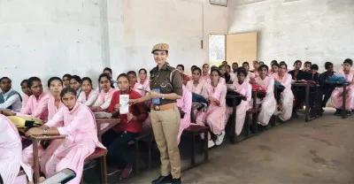 मिशन शक्ति अभियान फेज-5.0 : बलिया पुलिस महिलाओं को कर रही जागरूक, गांव-गांव लग रही चौपाल
