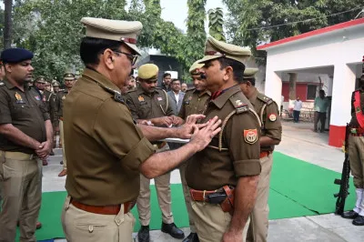 पुलिस झंडा दिवस पर बलिया में आयोजित समारोह, एसपी ने दिलाई कर्तव्यनिष्ठा की शपथ