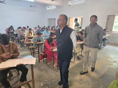 Ballia News : JNCU कुलपति ने विभिन्न परीक्षा केंद्रों का किया निरीक्षण, नकल मुक्त परीक्षा का संकल्प दोहराया