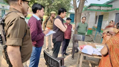 Ballia News : DM ने प्राथमिक विद्यालय और सचिवालय में SIR गणना प्रपत्रों की प्रगति का लिया जायजा, अधिकारियों को दिए सख्त निर्देश