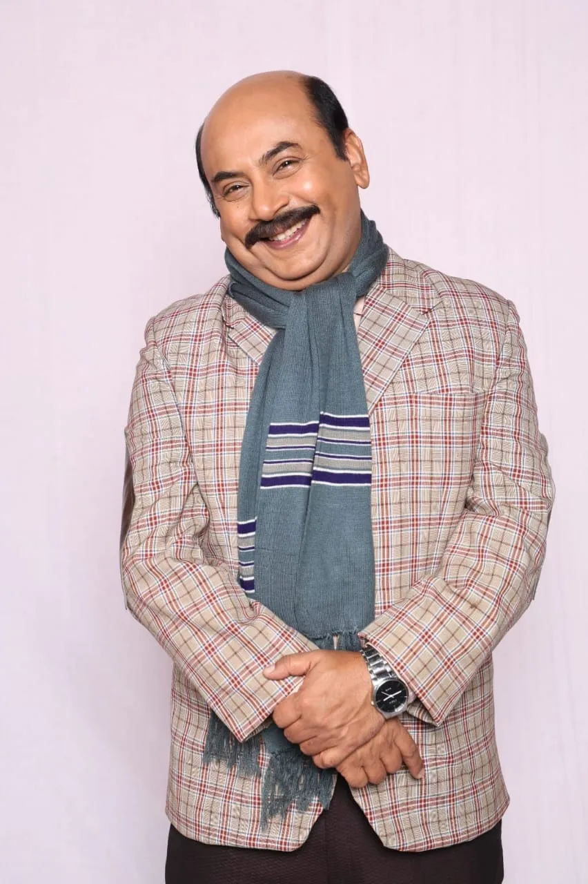 अनिर्बान चक्रवर्ती ने सोनी सब पर हिंदी डब्ड एपिसोड्स में एक अलग तरह के जासूस का किरदार निभाने पर कहा— “एकेन बाबू एक आम इंसान हैं जिनकी बुद्धिमत्ता असामान्य है”