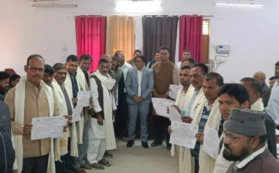 बलिया: 100% SIR पूरा करने वाले 17 बीएलओ को किया गया सम्मानित