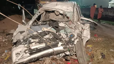 Barabanki Road Accident: ट्रक और अर्टिगा की भिड़ंत में छह की मौत, दो गंभीर