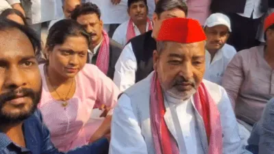 वाराणसी: दालमंडी ध्वस्तीकरण विवाद गरमाया, सपा नेताओं को रोका गया, 100 से अधिक कार्यकर्ता धरने पर बैठे