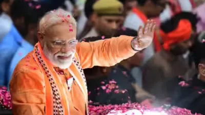 पीएम मोदी का वाराणसी दौरा: बनारस स्टेशन से देंगे वंदे भारत एक्सप्रेस की सौगात, स्वागत की भव्य तैयारियों में जुटी BJP