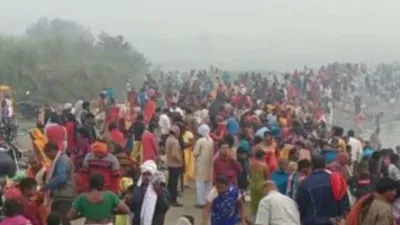 Kartik Purnima 2025:  महराजगंज में श्रद्धा का सैलाब, छोटी गंडक के पवित्र जल में डुबकी लगाकर भगवान भास्कर को किया नमस्कार 