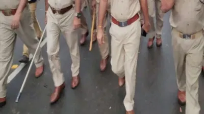 वाराणसी में हंगामा: गिरफ्तारी से नाराज ग्रामीणों ने पुलिस पर किया पथराव, दरोगा सहित आठ घायल