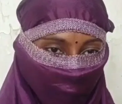 दूसरी शादी की तैयारी में स्टेशन मास्टर पति पर पत्नी की एफआईआर, न्याय के लिए बलिया पहुंची पंजाब की नर्स