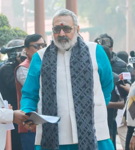 गिरिराज सिंह का विपक्ष पर तीखा हमला, बोले, कुछ लोग ‘वंदे मातरम’ की जगह ‘बाबरी मस्जिद’ को अधिक महत्व देते हैं