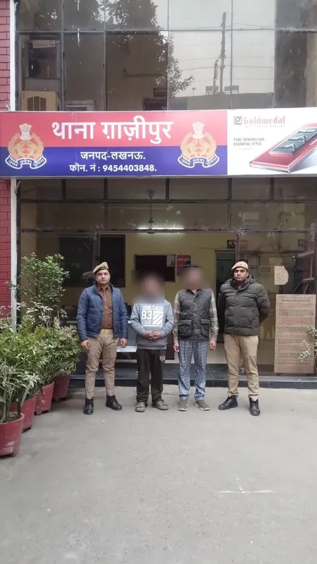 गाज़ीपुर पुलिस की बड़ी कार्रवाई, फर्जी हस्ताक्षर और स्टाम्प तैयार करने वाले दो शातिर आरोपियों को दबोचा