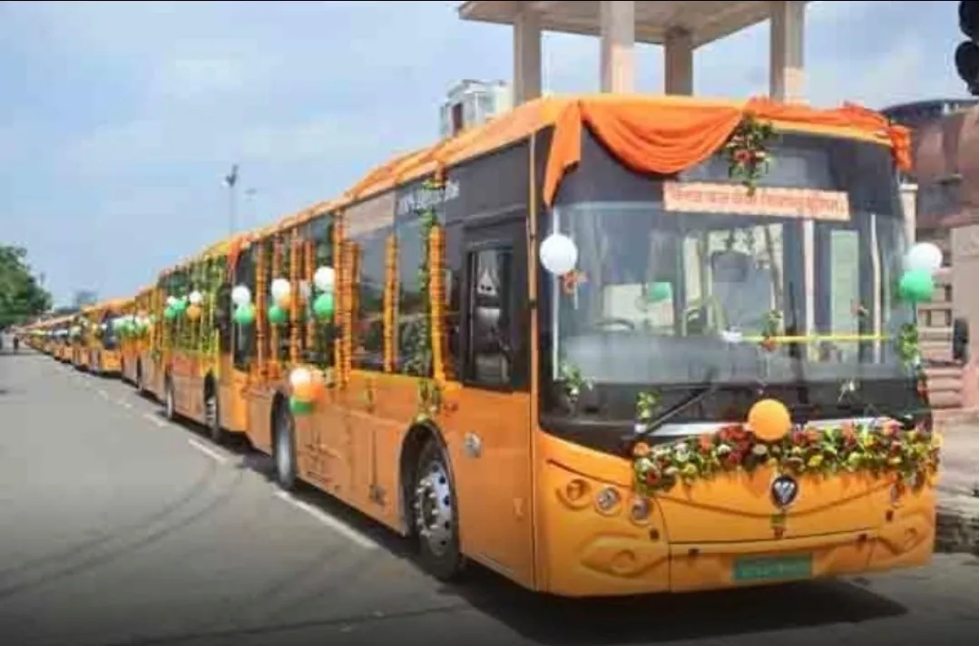 प्रयागराज को मिली 6 इलेक्ट्रिक बसों की सौगात, इन रूट्स पर होगा संचालन