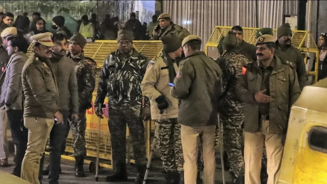 वर्चस्व की लड़ाई में युवक की हत्या, गाजीपुर में तनाव; लापता दो दोस्तों की तलाश जारी, तालाब में उतरे गोताखोर