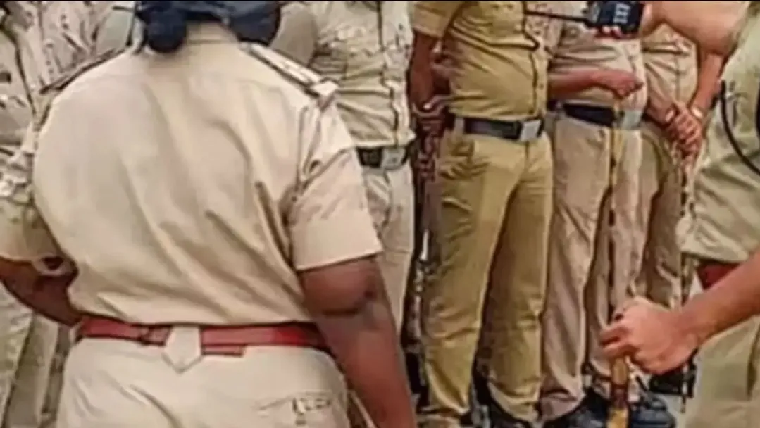 गाजीपुर में खूनी संघर्ष: एक युवक की मौत, दो की तलाश जारी; परिजनों ने शव रखकर हाईवे जाम किया