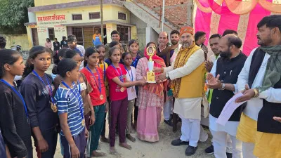 Ballia News: ‘फेफना खेल महोत्सव’ में चमके खिलाड़ी, 100 मीटर दौड़ में ऊषा और विक्की ने जीता गोल्ड