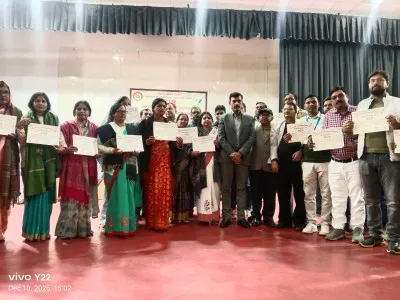 बलिया : DM ने 210 BLO और सुपरवाइजर्स को किया सम्मानित