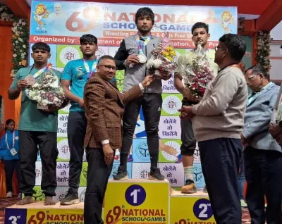 69th National School Wrestling Championship : यूपी के हमजा ने चंडीगढ़ के जसकरन प्रीत सिंह को हराकर जीता स्वर्ण