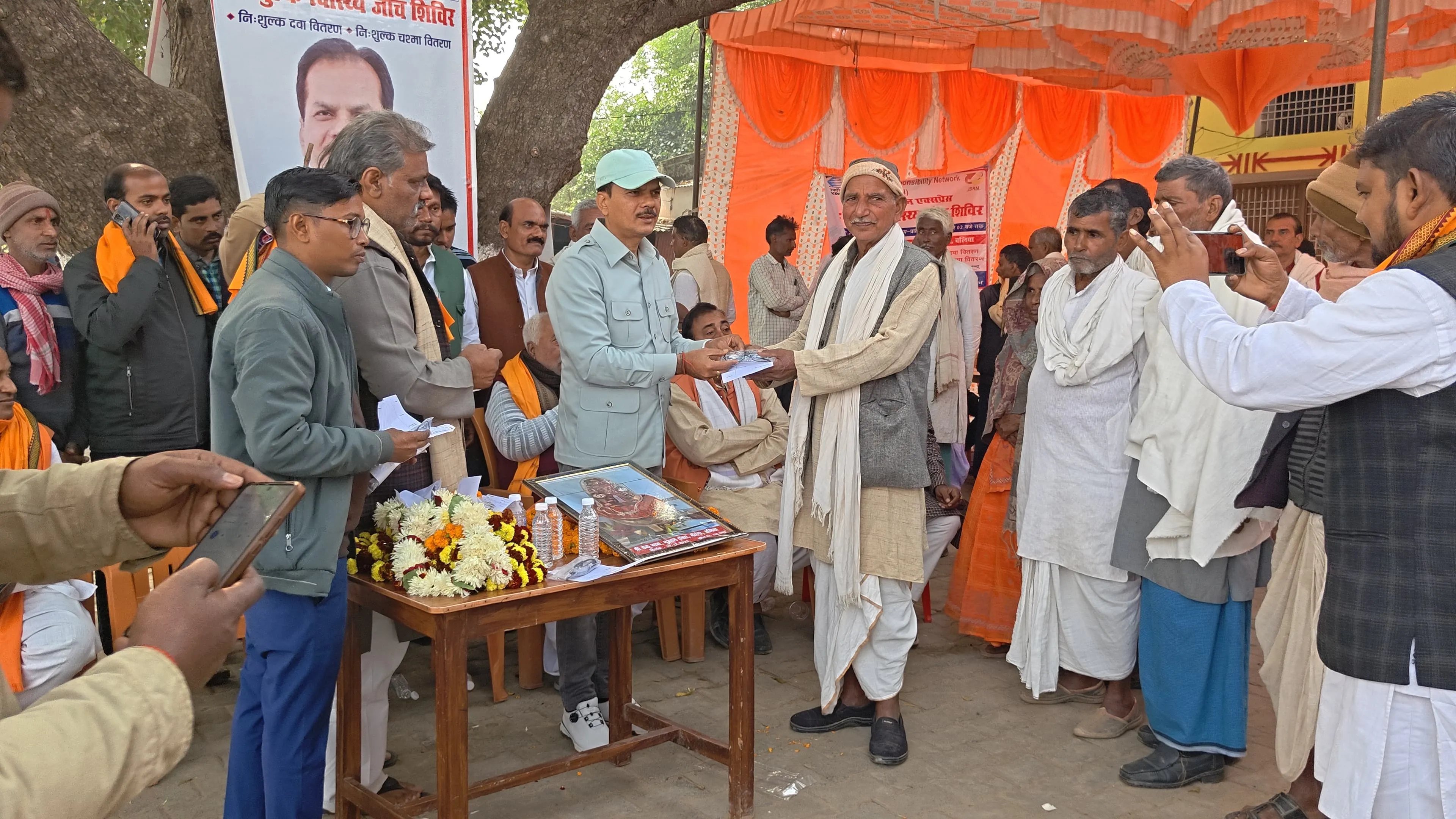 नौरंगा में ‘स्वस्थ जीवन एक्सप्रेस’ का निःशुल्क स्वास्थ्य शिविर सम्पन्न, सैकड़ों ग्रामीणों को मिला लाभ