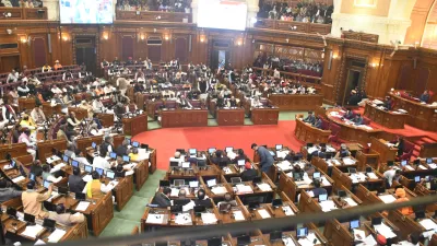 शीतकालीन सत्र में हंगामा: सपा का वॉकआउट, सरकार का जवाब, किसान पलायन नहीं, खेती की ओर लौट रहे