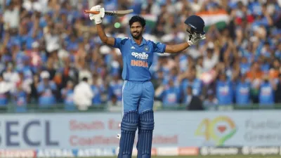 Ind vs SA: रायपुर में ऋतुराज गायकवाड़ ने रनों की बरसात, वनडे करियर का पहला शतक जमाया