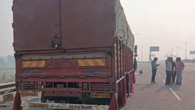 पूर्वांचल एक्सप्रेस-वे पर शराब चोरी का मामला, आबकारी निरीक्षक ने ट्रक चालक के खिलाफ दर्ज कराया गबन का मुकदमा