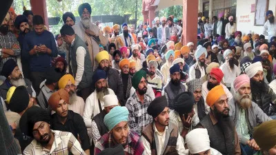 लखीमपुर खीरी: सिख समाज ने एसडीएम कार्यालय का घेराव किया, अनिश्चितकालीन धरना शुरू, प्रशासन के खिलाफ जमकर विरोध