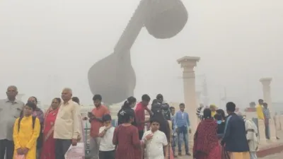 कोहरे की चादर में लिपटी रामनगरी, रेंगते रहे वाहन, दृश्यता 15 से 20 मीटर तक सिमटी