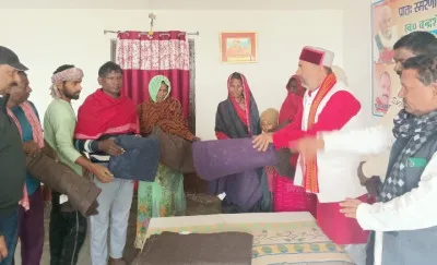 पुण्यतिथि पर चंद्रशेखर ओझा को दी गई श्रद्धांजलि, जरूरतमंदों में कंबल और छात्रों में पाठ्य सामग्री का वितरण