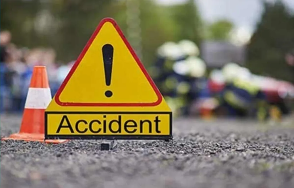Road Accident in Ballia: तेज रफ्तार बाइक पुलिया से टकराई, युवक की मौके पर मौत