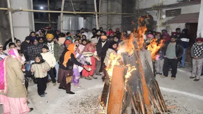 Lohri Festival : बाराबंकी में धूमधाम से मना लोहड़ी पर्व, भांगड़ा–गिद्दा पर झूमे लोग