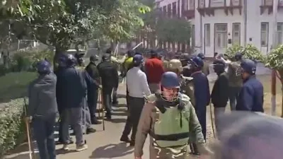 यूजीसी के नए कानून को लेकर बीएचयू में भारी हंगामा, पथराव के बाद पुलिस और पीएसी तैनात