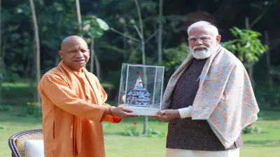 दिल्ली पहुंचे मुख्यमंत्री योगी : प्रधानमंत्री मोदी से की शिष्टाचार भेंट, अहम मुद्दों पर हुई चर्चा