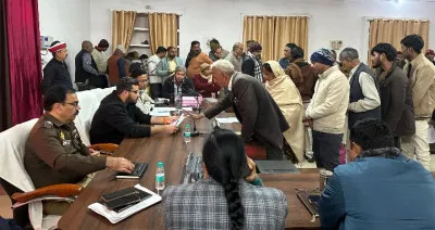 बलिया में संपूर्ण समाधान दिवस: सीडीओ ने दिए निर्देश, शिकायतों का गुणवत्तापूर्ण व समयबद्ध निस्तारण सुनिश्चित करें