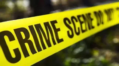 सपा नेता की हत्या के बाद फरसा लेकर थाने पहुंची युवती, बोली-घर में लाश पड़ी है, उठा लीजिए