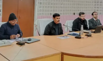 C और D श्रेणी में फंसे कई विभाग, बलिया डीएम ने मांगा स्पष्टीकरण; दो अफसरों को सख्त हिदायत