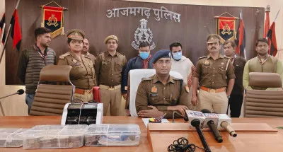 Azamgarh News: चीनी कनेक्शन वाली साइबर ठगी का भंडाफोड़, दो शातिर गिरफ्तार; नकदी, मोबाइल और लग्जरी वाहन बरामद